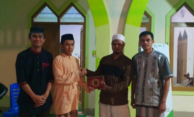 Tutup Ramadhan, LKA MPM UINAM Wakaf 1000 Al-Qur’an di NTT dan Bulukumba