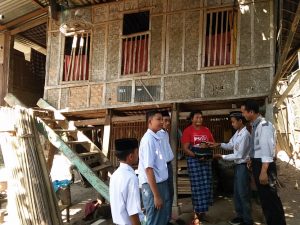Masa Orientasi, Siswa Baru MA Bontorita Berbagi Beras ke Kaum Duafa