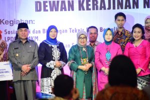 Mufidah Jusuf Kalla Resmi Membuka Sinergi Program KUMKM Dekranasda Kaltim
