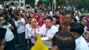 Ribuan Relawan Jokowi Hadiri Kenduri Rakyat Di Depan Istana Negara