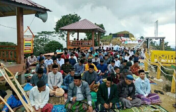 sholat di puncak patiro-tiroang