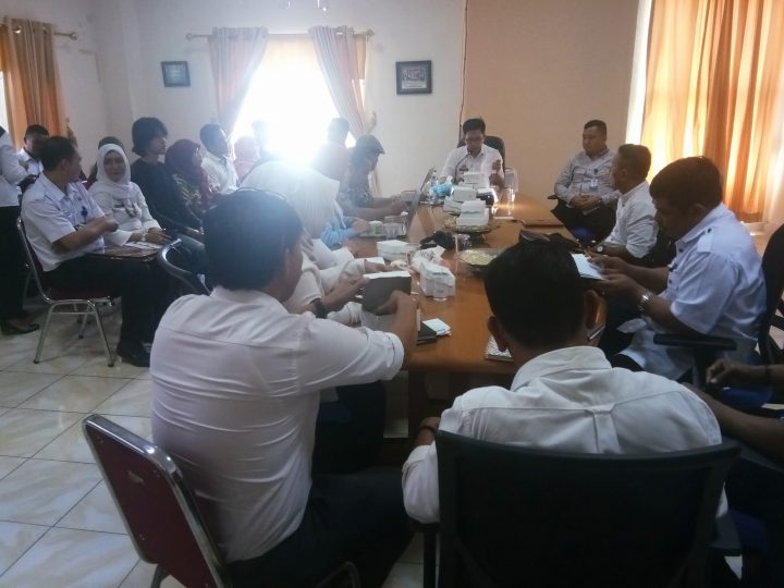 tomy satria pimpin rapat