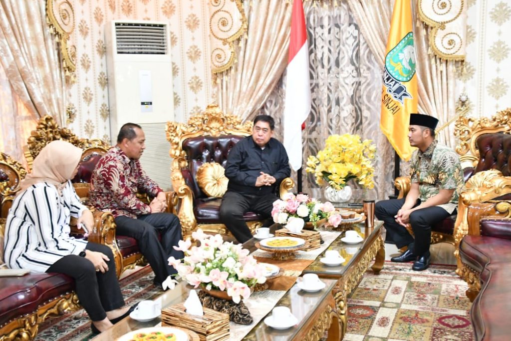 Bupati Sambut Kedatangan Sekprov Sulsel di Rumah Jabatan Bupati