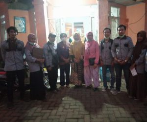 Aksi Mahasiswa Peduli, HIMA AP UNM Bantu Masker di TPA Antang
