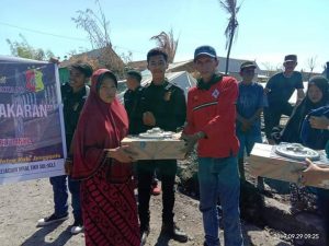 IKV Dan KSBC Memberikan Bantuan Kepada Korban Kebakaran Tobereka Jeneponto