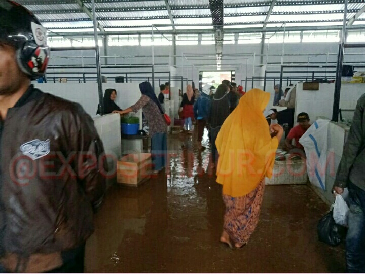 Miris!!  Hari Pertama Hujan, Pasar Mannanti Sudah Tergenang