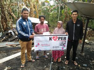 KOPER Serahkan Donasi Pada Korban Kebakaran 3 Rumah di Munte Barat