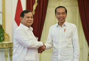 Kompak Berkemeja Putih, Jokowi Terima Prabowo di Istana
