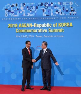 Presiden Jokowi Dorong Kerja Sama Hard dan Soft Connectivity ASEAN-Korea