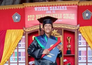 Pendiri Media Suarajelata Sukses Raih Gelar S1
