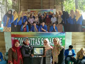 Nurwahida, Dosen IAIM Sinjai Dampingi Mahasiswanya Studi Lapangan di SPS Desa Salassae