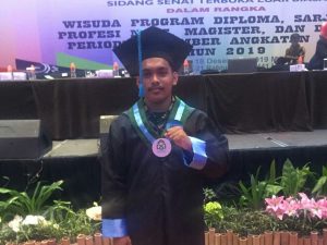 Aktif di Organisasi, Ahmad Nur Ansari Jadi Wisudawan Terbaik 2019 di UINAM