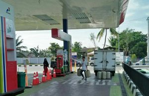 Mobil Box Terciduk Penuh Jerigen di SPBU Caile
