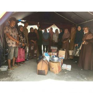 PKK Ujung Bulu Serahkan Bantuan Sembako kepada Korban Kebakaran