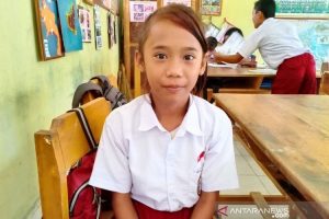 Juara 1 Lomba Lari 21 Km Tanpa Hadiah, Siswi SD Ini Menangis