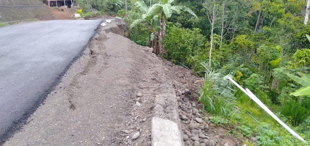 Setelah Retak, Talud Jalan Provinsi di Dusun Batu Kini Ambruk
