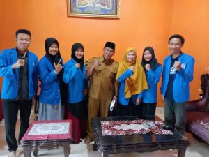 6 Mahasiswa KKN IAIM Sinjai Temui Kades Puncak, Ini Tujuannya