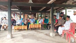 Maksimalkan Pelaksanaan MTQ Ke-31,  Wabup Pinrang Pimpin Rapat di Rumah Kades Malimpung