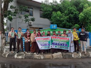 Cegah Covid-19, UKM Pramuka Racana Al-Gaziyah Bulukumba Bagi-Bagi Masker