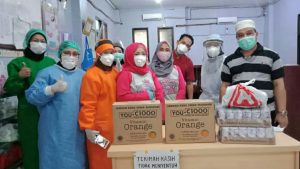 Prihatin Dampak Corona, Bhayangkari Ershi Maros Bagi Sembako dan Masker
