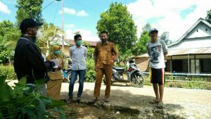 Relawan Covid-19 dan Petugas Puskesmas Bijinangka Menyisir Rumah Warga Bagi Pendatang