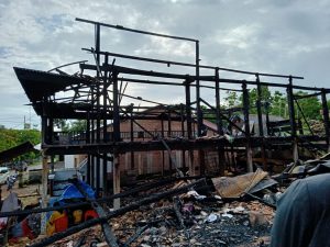 Alumni Universitas Muhammadiyah Bulukumba korban kebakaran di Bonto Bahari : Wakil Rektor III UM Bulukumba Silaturohim ke lokasi