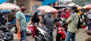 Terkait Covid dan Harga Kebutuhan Pokok, Kanit Reskrim Polsek Bulukumpa Pantau Pasar Rakyat Tanete