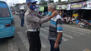 Kanit Lantas Polsek Bulukumpa Himbau Warga Untuk Selalu Gunakan Masker