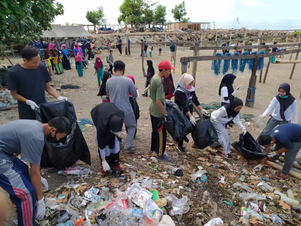 Aksi World Cleanup Day Sukses Terlaksana di Ujungloe