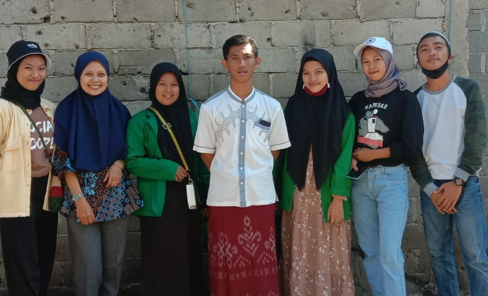 Karang Taruna Raitan Jaya Bersama KKN UIN Alauddin Salurkan Bantuan
