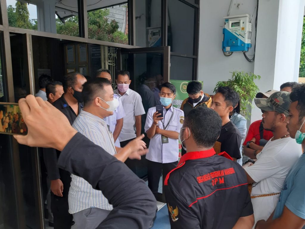Pemantau Keuangan Negara Gelar Unjuk Rasa di PTUN Makassar, ini Gugatannya