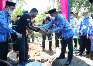 Hadiri Peletakan Batu Pertama MTS Tanah Toa, ini Harapan Bupati Bulukumba