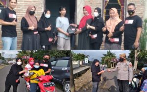 Kapolsek Bersama Relawan Sosial PRI Sinjai Borong Kembali Bagi Takjil dan Masker Pada Pengguna Jalan