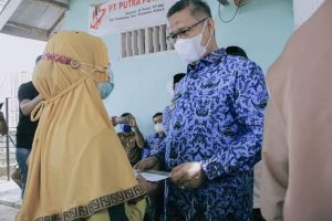 Sebanyak 30 Warga Puuwatu Kendari menerima bantuan Modal Usaha Dari Program ZIS