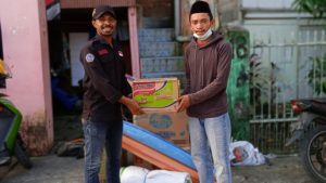 Peduli Bencana NTT, Aliansi Mahasiswa Manggarai Timur Makassar Salurkan Bantuan Pada Korban