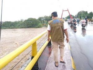 Waspada Banjir, Plt Gubernur Sulsel Turun Memantau Kondisi Sungai Jeneberang