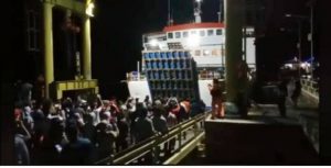 Akibat Cuaca Ektrim, KMP Bontoharu Sandar di Pelabuhan Pamatata Selayar Setelah Kapten Berjuang Selama 15 Jam