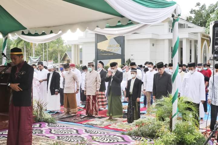 Berbaur Dengan Warga, Wali Kota Kendari Shalat Ied di Masjid Al-Ikhlas Kompleks Citraland