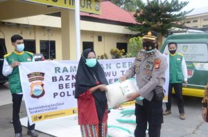 Peduli Sesama, Polres Luwu Timur Bersama Baznas Bagikan Sembako Gratis