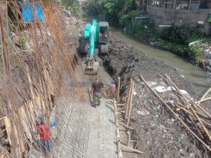 Bantu Kelancaran Pengerjaan Sasaran Fisik TMMD Reguler Ke-110,  Kodim 0735/Surakarta Turunkan Alat Berat