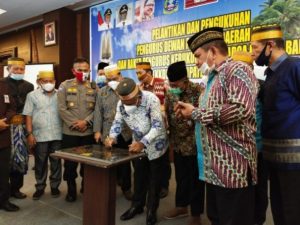 Bupati Jayapura Tandatangani Prasasti Peresmian Masjid Baitul A’la Binaan LDII