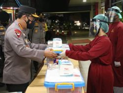 Tiba Dari Kunker, Kapolri Langsung Temui Petugas Kesehatan RS Polri Soekanto Berikan Bantuan