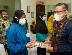 Pemkot Kendari Cairkan Insentif Nakes, Wali Kota Lakukan Penyerahan Secara Simbolis