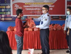 Wujud Bakti Kemenkumham, Rutan Pinrang Bagikan Sembako Kepada Masyarakat Terdampak Covid-19