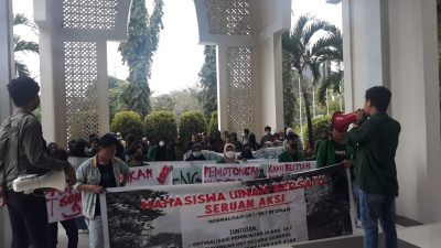 Aliansi Mahasiswa UINAM Bersatu gelar aksi demonstrasi di depan Rektorat kampus II UIN Alauddin Makassar