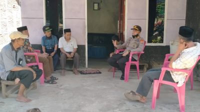 Jelang Pemilihan PAW Desa Baruga Riattang, Kapolsek Bulukumpa Sambangi Tokoh Masyarakat