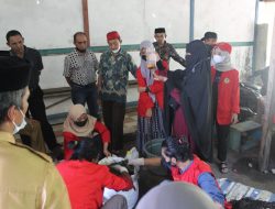 KKN Unhas Latih Kelompok Tani Desa Balangtaroang Membuat Pupuk Kompos