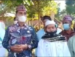 Ketua DPRD Mabar Serahkan Hewan Qurban Untuk Masjid Babu Salam Bambor