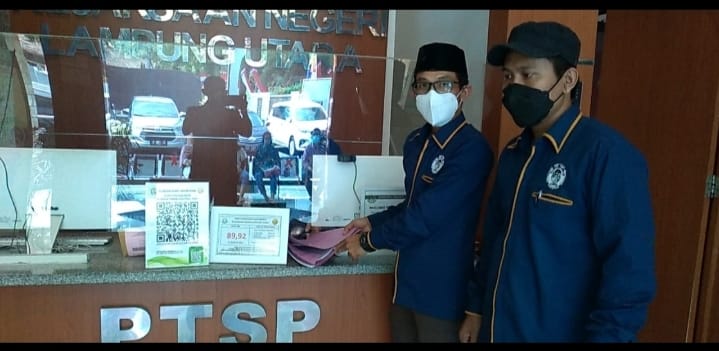 DPW Komite Aksi Masyarakat dan Pemuda Untuk Demokrasi (KAMPUD) saat melapor di Kejaksaan Negeri (Kejari) Lampung Utara, terkait dugaan Korupsi Kadis Kominfo Lampung Utara