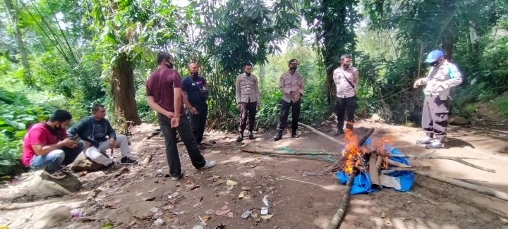 Jajaran Polsek Bulukumpa Obrak Abrik Arena Judi Sabung Ayam Di Pakombong